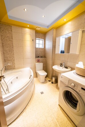 Family Apartment | Bathroom | Combined shower/tub, hair dryer, towels, soap