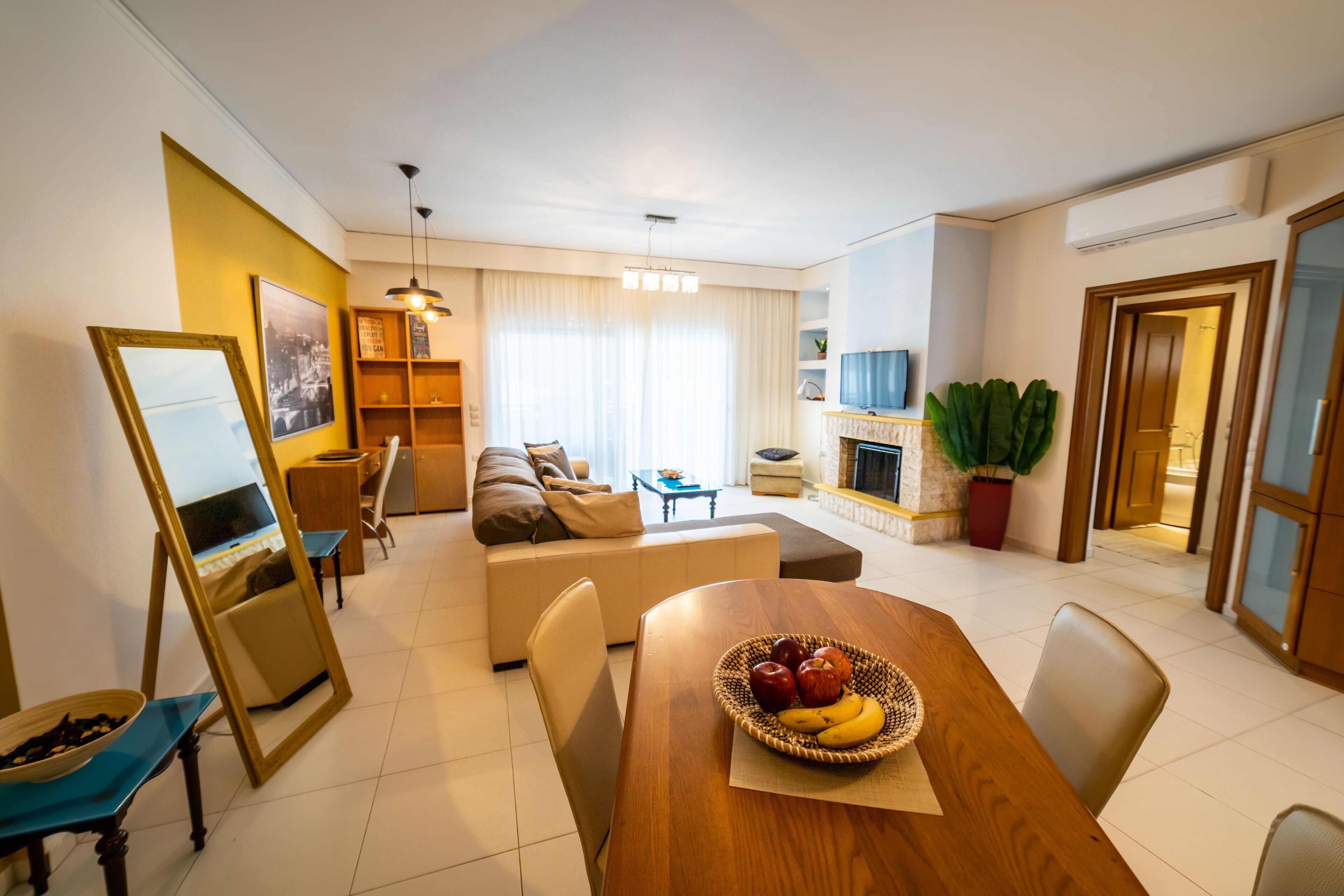 Apartamento familiar | Zona de estar | Smart TV de 40 pulgadas con canales por satélite, una televisión