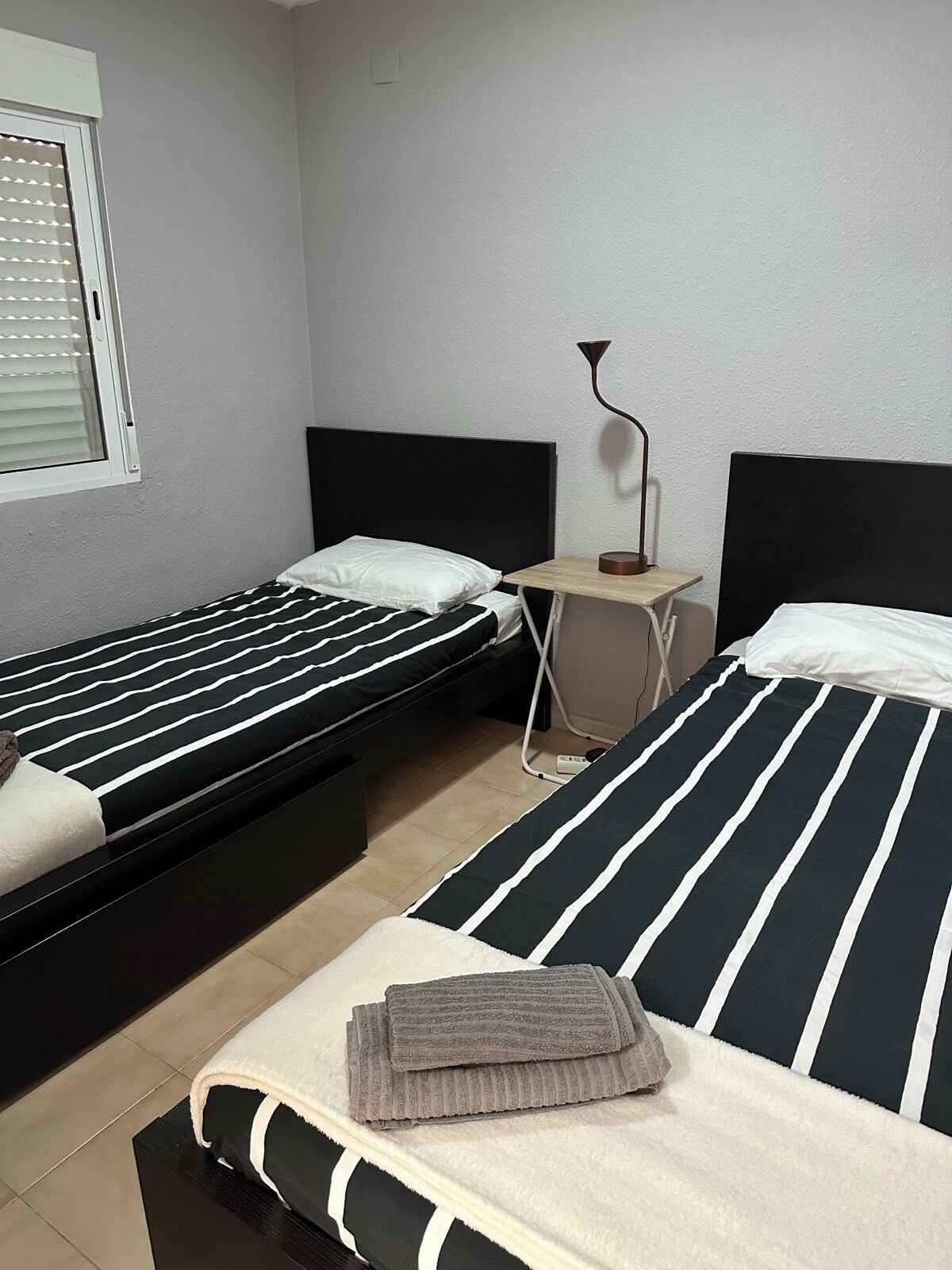 1 chambre, fer et planche à repasser, Wi-Fi gratuit, draps fournis