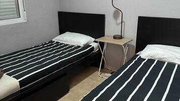 1 sovrum, strykjÀrn/strykbrÀda, gratis wi-fi och sÀngklÀder