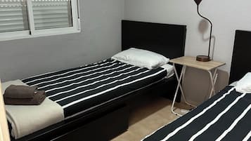 1 slaapkamer, een strijkplank/strijkijzer, gratis wifi, beddengoed