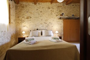 3 bedrooms, free WiFi, bed sheets - Villa Praxithea (Gavalohori)