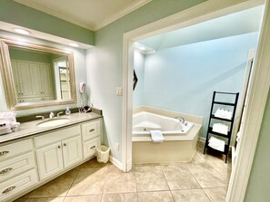 Condo, 3 Bedrooms | Bathroom | Towels, shampoo - 80BPD, Four bedroom, two 1/2 bath log-sided condo with lake view , garage by RedAwning (Mount Ida)