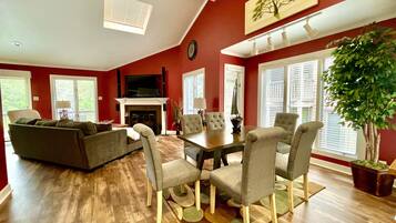 Condo, 3 Bedrooms | Dining