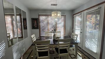 Condo, 2 Bedrooms | Dining