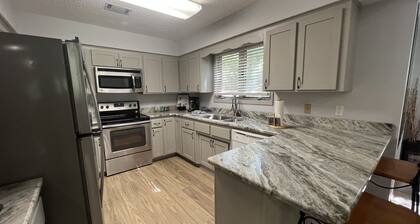 Forest view, log-sided two bedroom, two bath condo on Lake Ouachita. by RedAwning