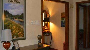 2 bedrooms, iron/ironing board, free WiFi