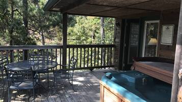 Cottage, 2 Bedrooms | Outdoor dining