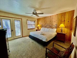 Cottage, 2 Bedrooms - Forest View two bedroom, two bath Harbor North luxury loft cottage with private hot tub o Lake on Ouachita. by RedAwning (Mount Ida)