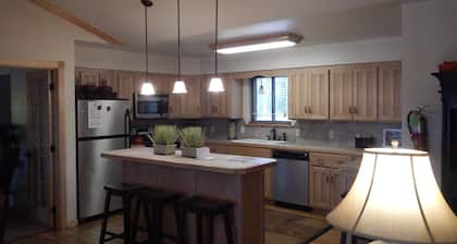 Lake view three bedroom, three bath cottage with private hot tub overlooking Lake Ouachita. by RedAwning