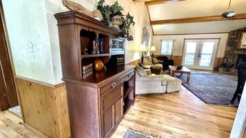 Cottage, 3 Bedrooms | Living area