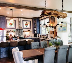 Cottage, 4 Bedrooms | Dining