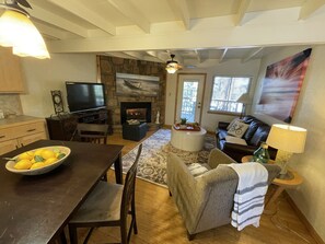 Cottage, 2 Bedrooms | Living area