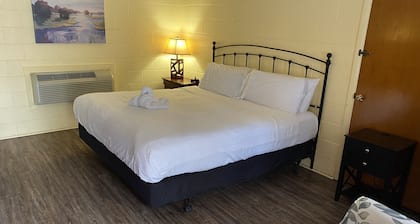 King Guest Room located at the Joplin Inn at the entrance to Mountain Harbor, just 2 1/2 miles from Lake Ouachita. by RedAwning