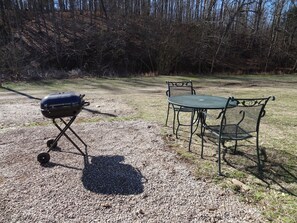 Terrace/patio - Queen Guest Room located at the Joplin Inn at the entrance to Mountain Harbor, , just 2 1/2 miles from Lake Ouachita. by RedAwning (Mount Ida)