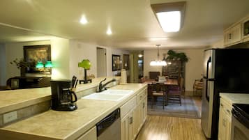 Ferienhaus, 3 Schlafzimmer | Eigene Küche | Kühlschrank, Ofen, Wasserkocher mit Kaffee-/Teezubehör, Toaster