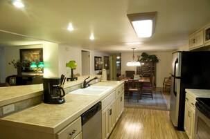 House, 3 Bedrooms | Private kitchen | Fridge, oven, coffee/tea maker, toaster