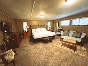 House, 3 Bedrooms | 3 bedrooms, free WiFi - Lake side three bedroom, two bath house on Lake Ouachita with private hot tub. by RedAwning (Mount Ida)