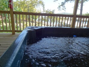 Cottage, 3 Bedrooms | Outdoor spa tub