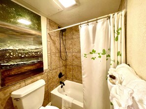 Studio | Bathroom | Towels, shampoo - SU15, Spacious studio with full kitchen, dining table and rock patio overlooking Lake Ouachita. by RedAwning (Mount Ida)