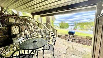 Studio | Outdoor dining