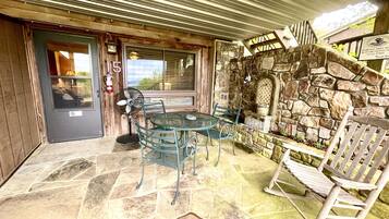 Studio | Outdoor dining
