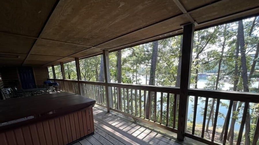 C16, Two bedroom, two bath, log-sided Harbor North luxury cottage with hot tub overlooking Lake Ouachita. by RedAwning