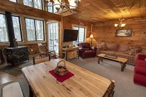 Condo, 3 Bedrooms | Dining - Seven Springs 3 BR Deluxe Condo, Near Golf Course by RedAwning (Champion)