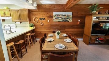 Condo, 3 Bedrooms | Dining