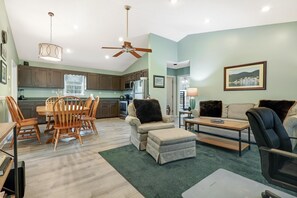 Maison, 3 chambres | Coin séjour