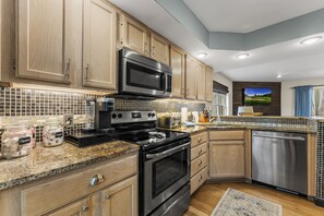 Apartment, 2 Schlafzimmer | Eigene Küche | Kühlschrank, Ofen, Wasserkocher mit Kaffee-/Teezubehör, Toaster