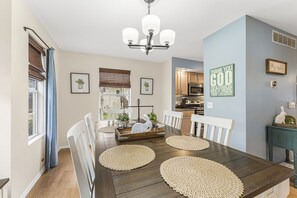 Condo, 2 Bedrooms | Dining