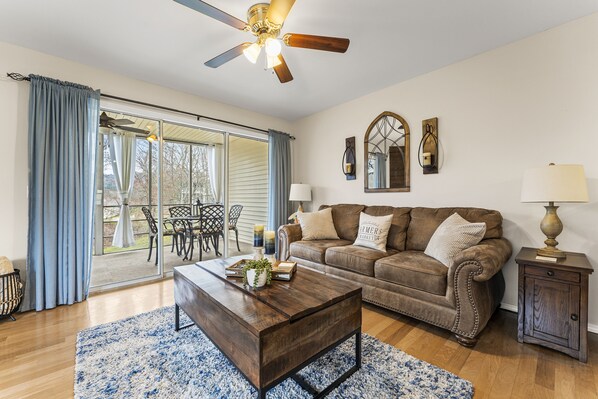 Condo, 2 Bedrooms | Living area | Smart TV