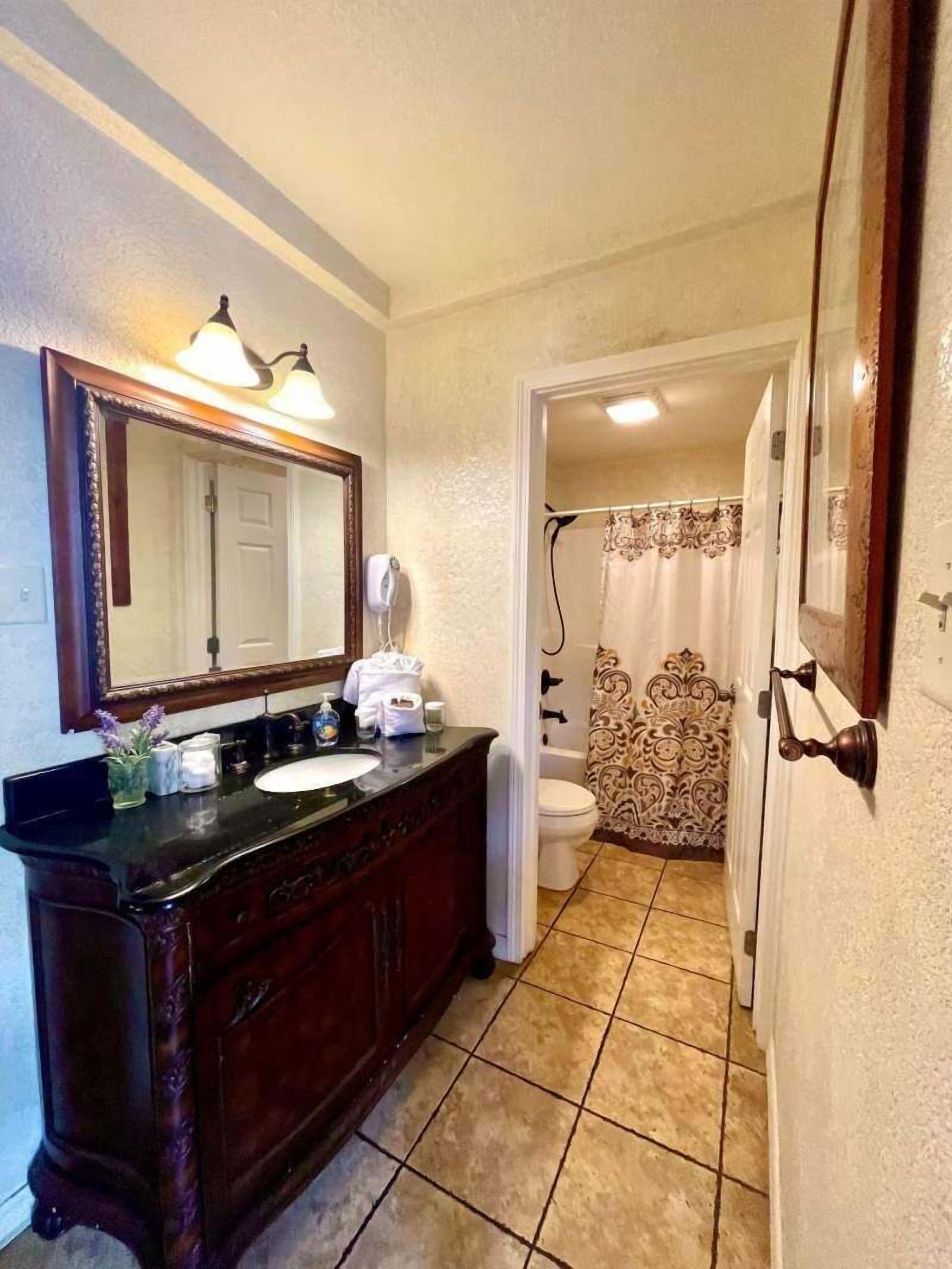 Quarto, 1 quarto | Banheiro | Toalhas de banho, shampoo