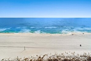 På stranden