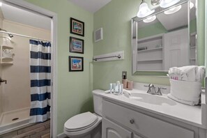 Badekar, hårtørrer, håndklæder