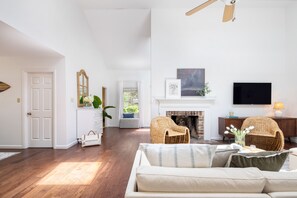 Smart TV, fireplace - Wisteria by AvantStay | Bright & Spacious Home w/ Pool & Entertainers Patio! (Hilton Head Island)