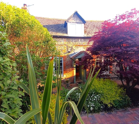 Extérieur. Beautiful, traditional rural cottage