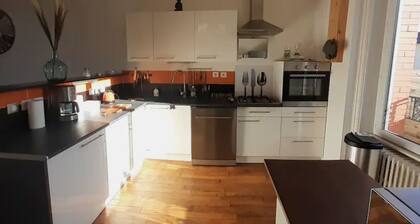 Maison de ville lumineuse avec rooftop