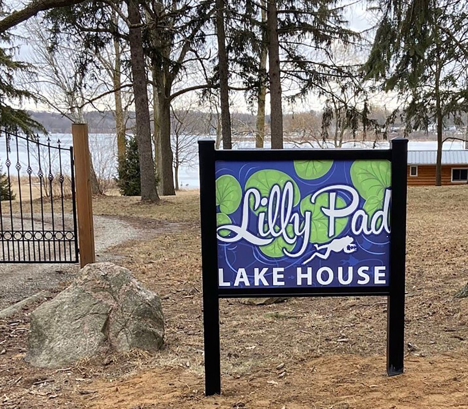 Evans Lake Waterfront - Lilly Pad Lake House in Irish Hills