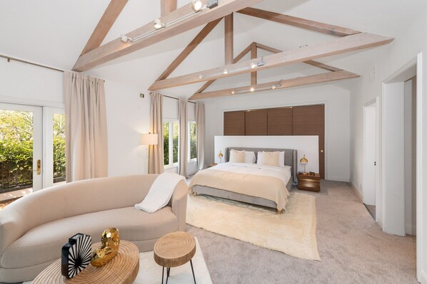 6 habitaciones, tabla de planchar con plancha, wifi y ropa de cama 