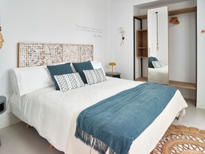 Standard Double Room (King bed) | In-room safe, individually decorated, individually furnished - LD Convento Cister (Málaga)
