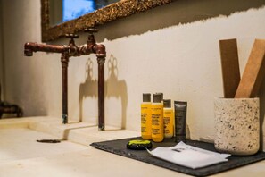 Luxury Studio Suite, Sea View | Bathroom