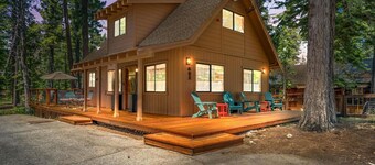 Hot Tub, Secluded West Shore Cabin! Pets OK!
