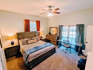 3 bedrooms, desk, iron/ironing board, free WiFi