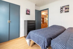 2 chambres, fer et planche à repasser, Wi-Fi gratuit, draps fournis