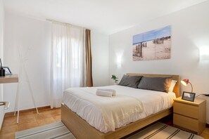 1 soverom, strykejern/-brett, wi-fi (inkludert) og sengetøy