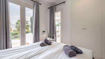 2 slaapkamers, een strijkplank/strijkijzer, gratis wifi, beddengoed
