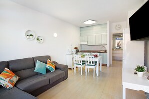 TV - Vacation Apartment 'Paraíso Taurito' with Sea View, Terrace, Shared Pool & Wi-Fi (Taurito)