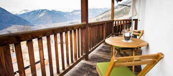 Appartamento 'Vernalhof Apt Sunnaseit' con vista sulle montagne, terrazza in comune e Wi-Fi